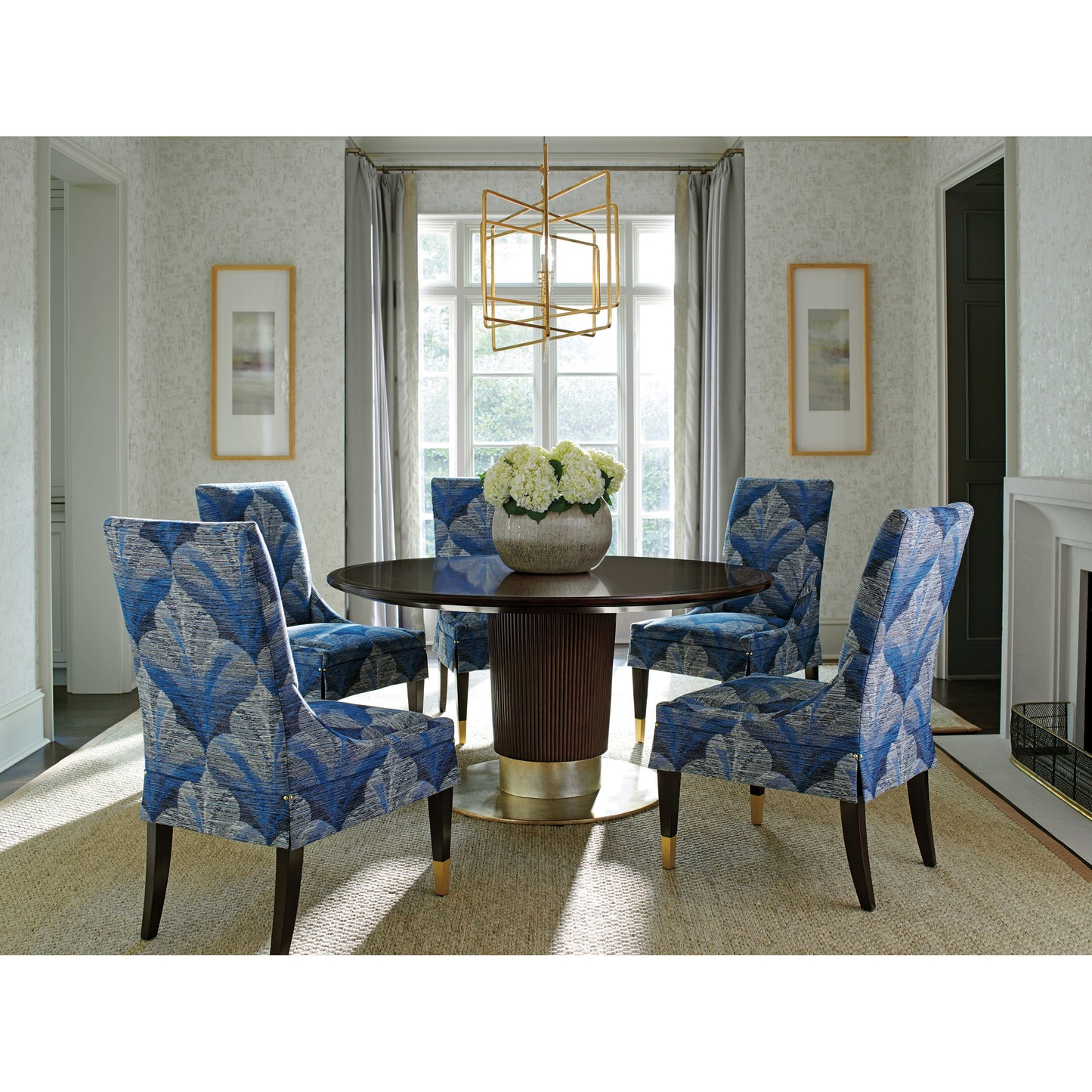 004 SR-835783 | Lifestyle | Waldorf Round Dining Table by Lexington in black. Made from unique in a modern style.