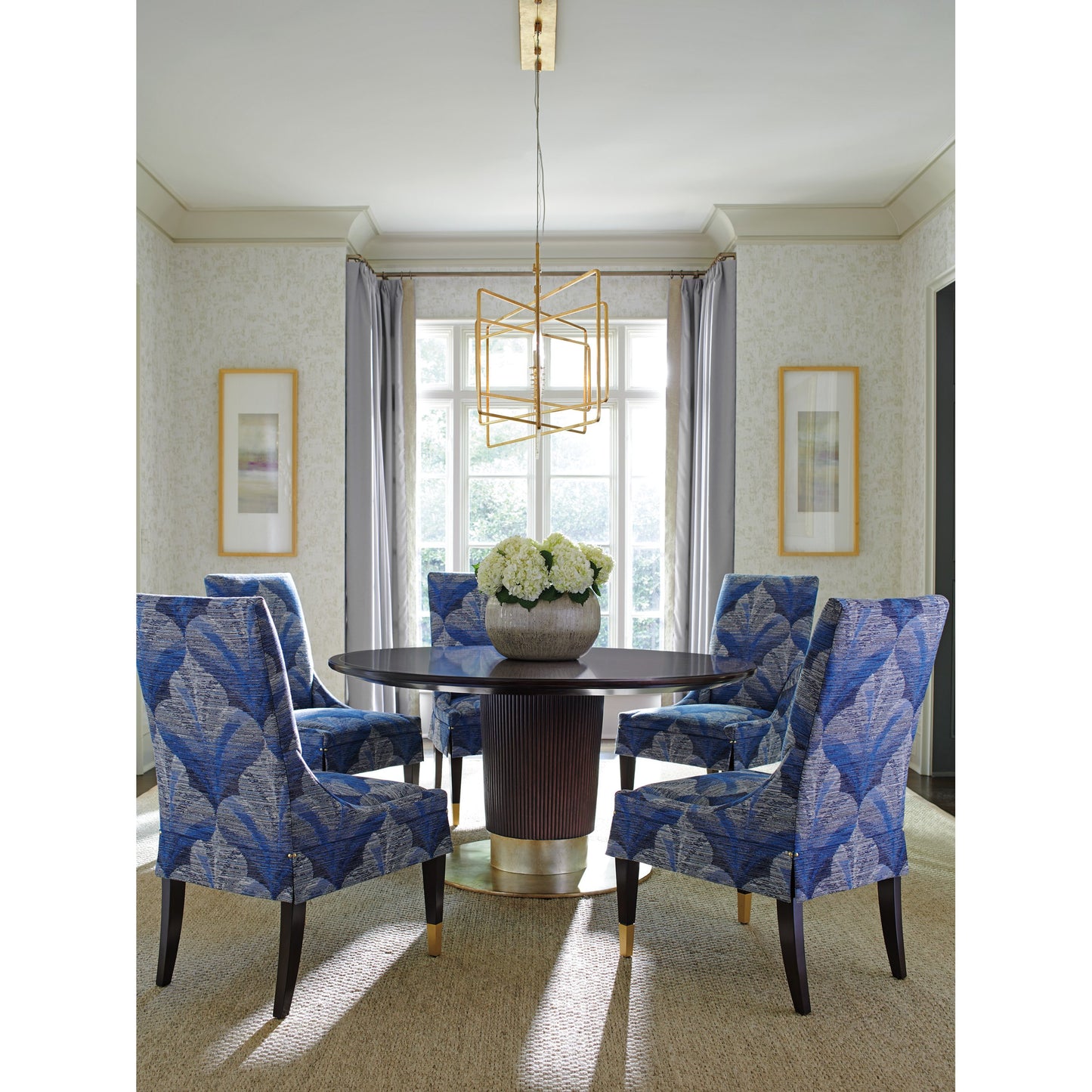 007 SR-835783 | Lifestyle | Waldorf Round Dining Table by Lexington in black. Made from unique in a modern style.