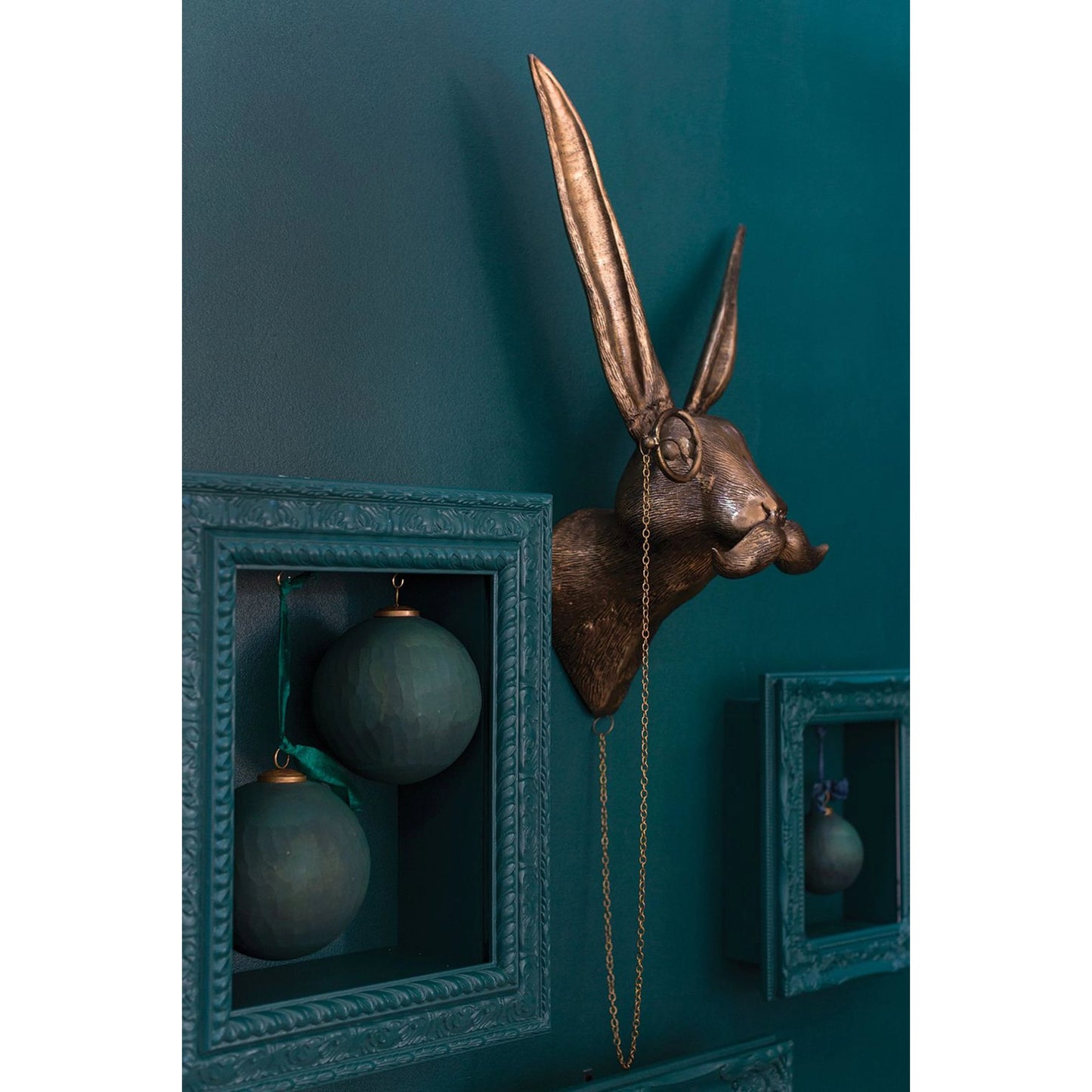 003 SI-2083700 | Lifestyle | E+E Wall Mount Eric by Accent Decor in antique-gold. Made from metal in a modern style.