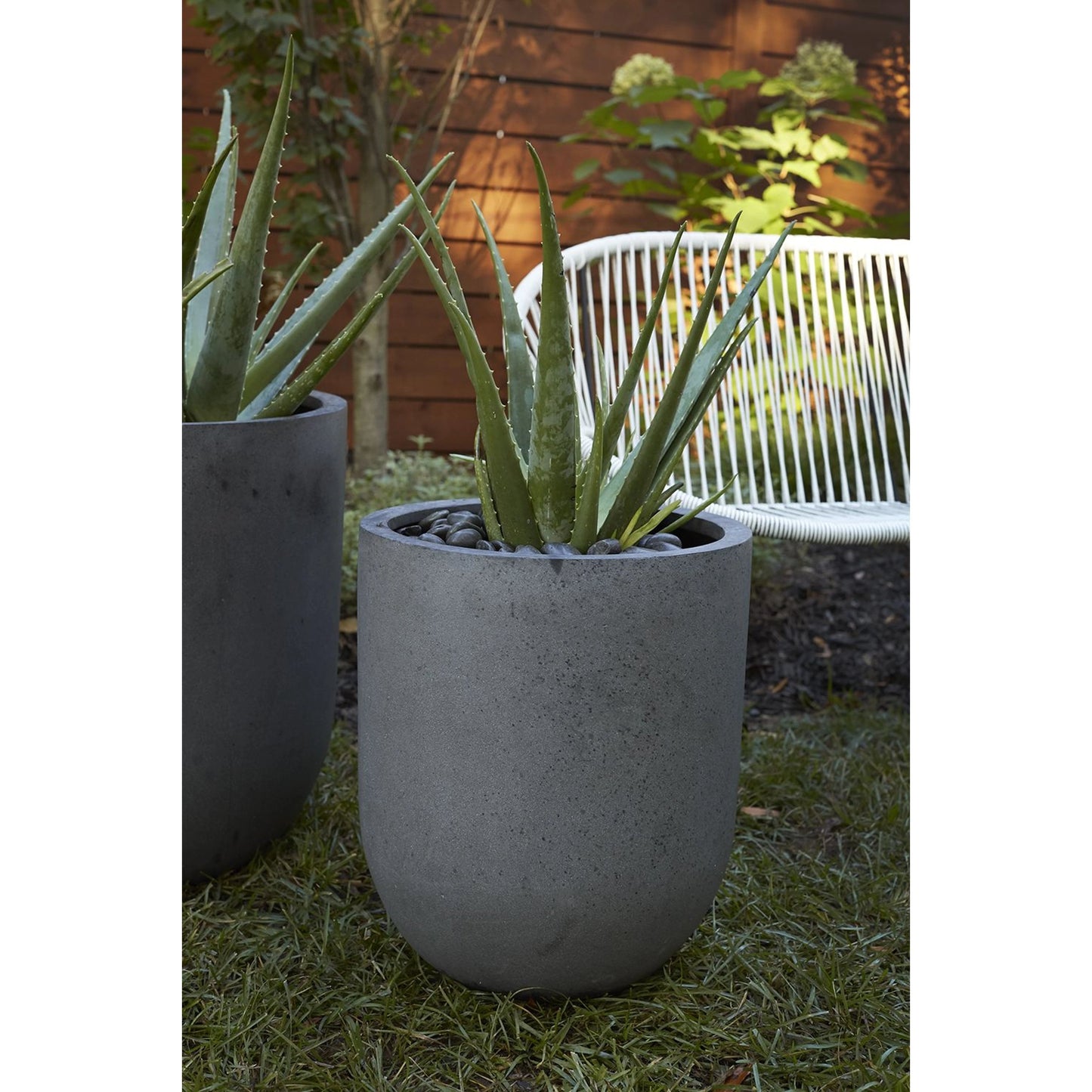 003 SI-2084731 | Lifestyle | Leith Planter by Accent Decor in grey. Made from fiber composite in a modern style.