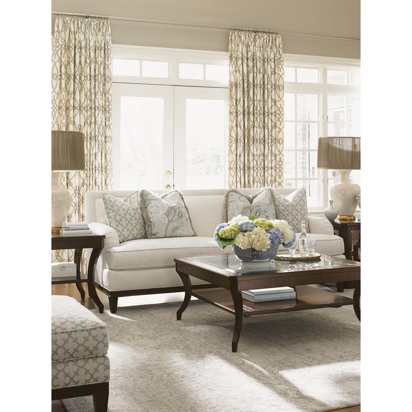 007 SR-835430 | Lifestyle | Hillcrest Lamp Table by Lexington. Made from unique in a transitional style.