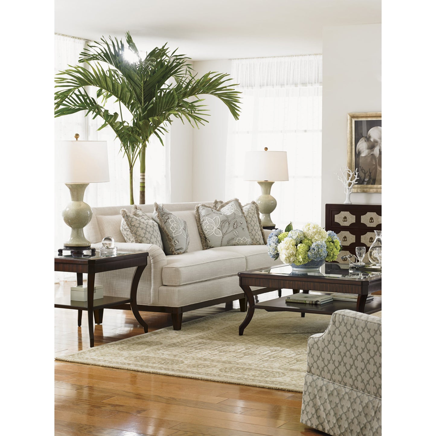 005 SR-835430 | Lifestyle | Hillcrest Lamp Table by Lexington. Made from unique in a transitional style.