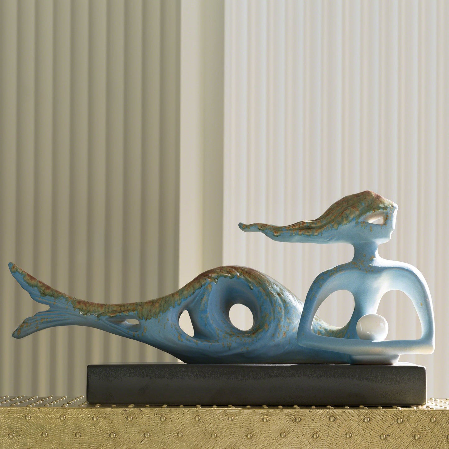 002 SR-700978 | Lifestyle | Cleodora by Global Views. Made from ceramic in a coastal style.