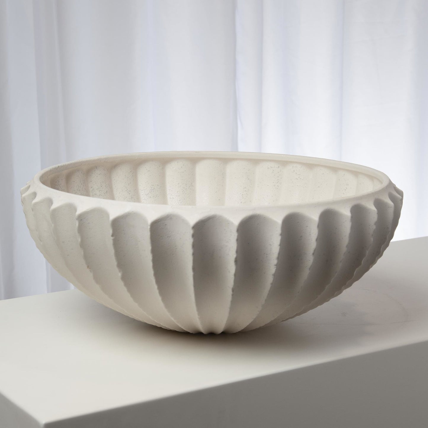 002 SR-702010 | Lifestyle | Sawtooth Bowl by Global Views in rustic. Made from ceramic in a modern style.