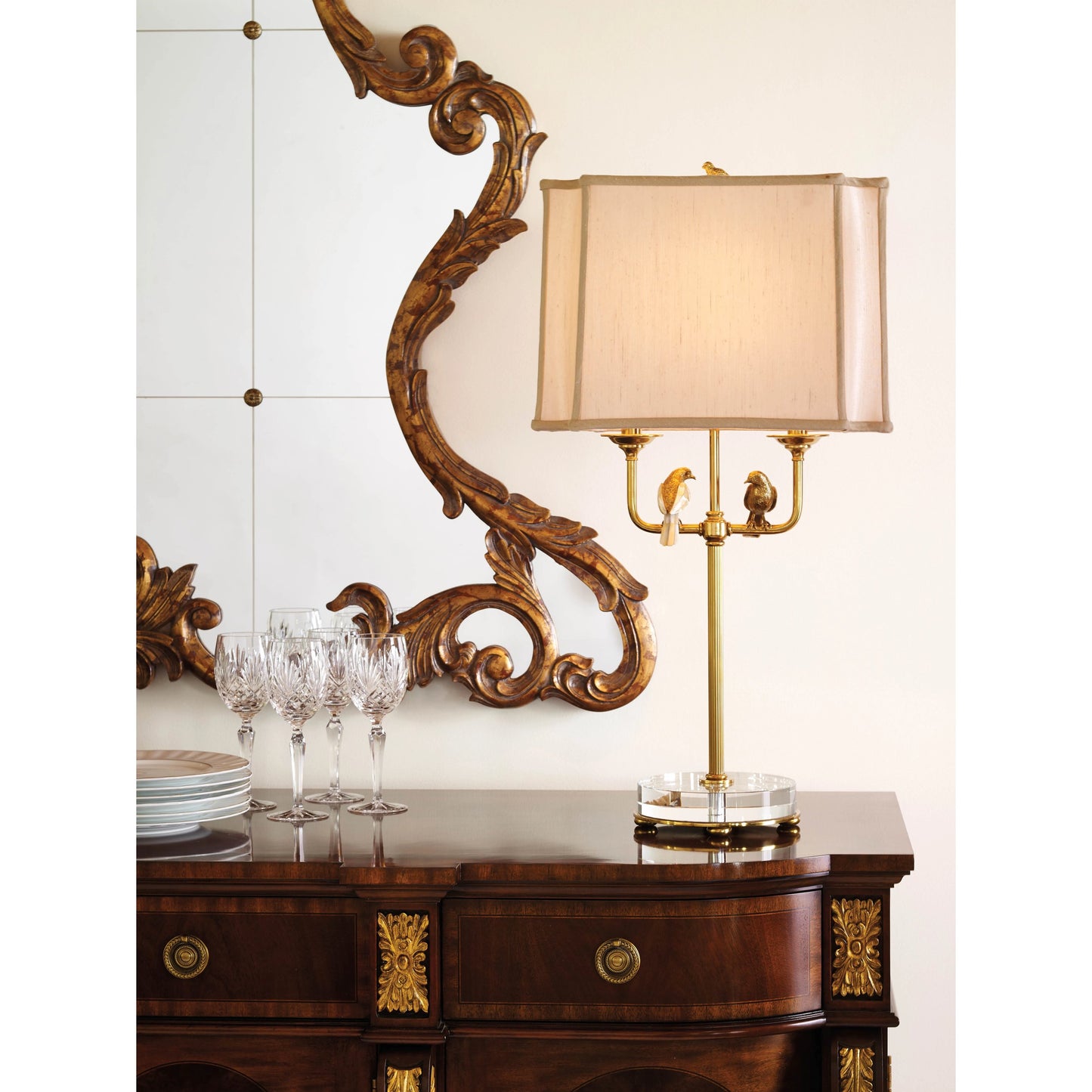 003 SI-2015684 | Lifestyle | Perch Table Lamp by Maitland-Smith. Made from unique in a transitional style.