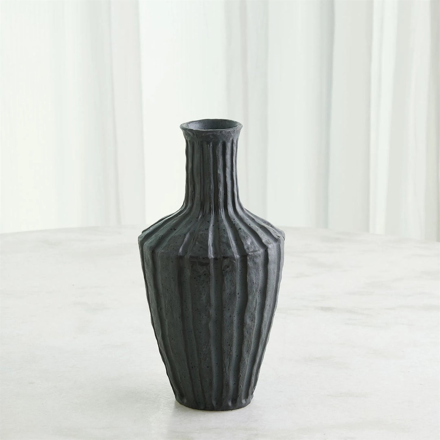 011 SI-2323510,SI-2323511 | Lifestyle | Emperor Vase by Global Views in black. Made from unique in a unique style.