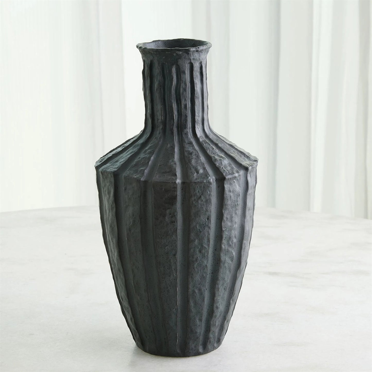 010 SI-2323510,SI-2323511 | Lifestyle | Emperor Vase by Global Views in black. Made from unique in a unique style.