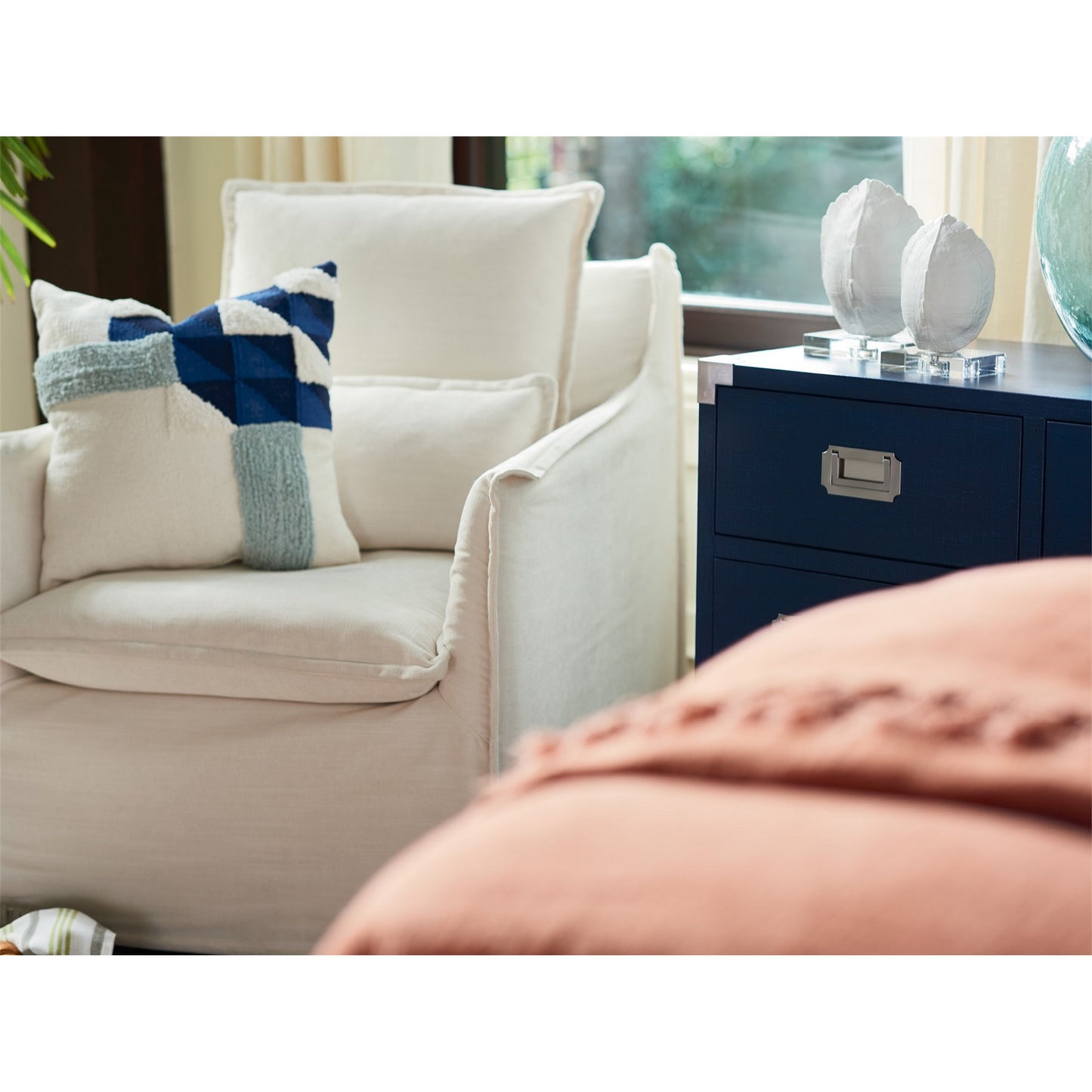005 SR-813144 | Lifestyle | Coastal Living Siesta Key Swivel Chair by Coastal Living by Universal Furniture in crypton daily snow. Made from 100% polyester in a transitional style.