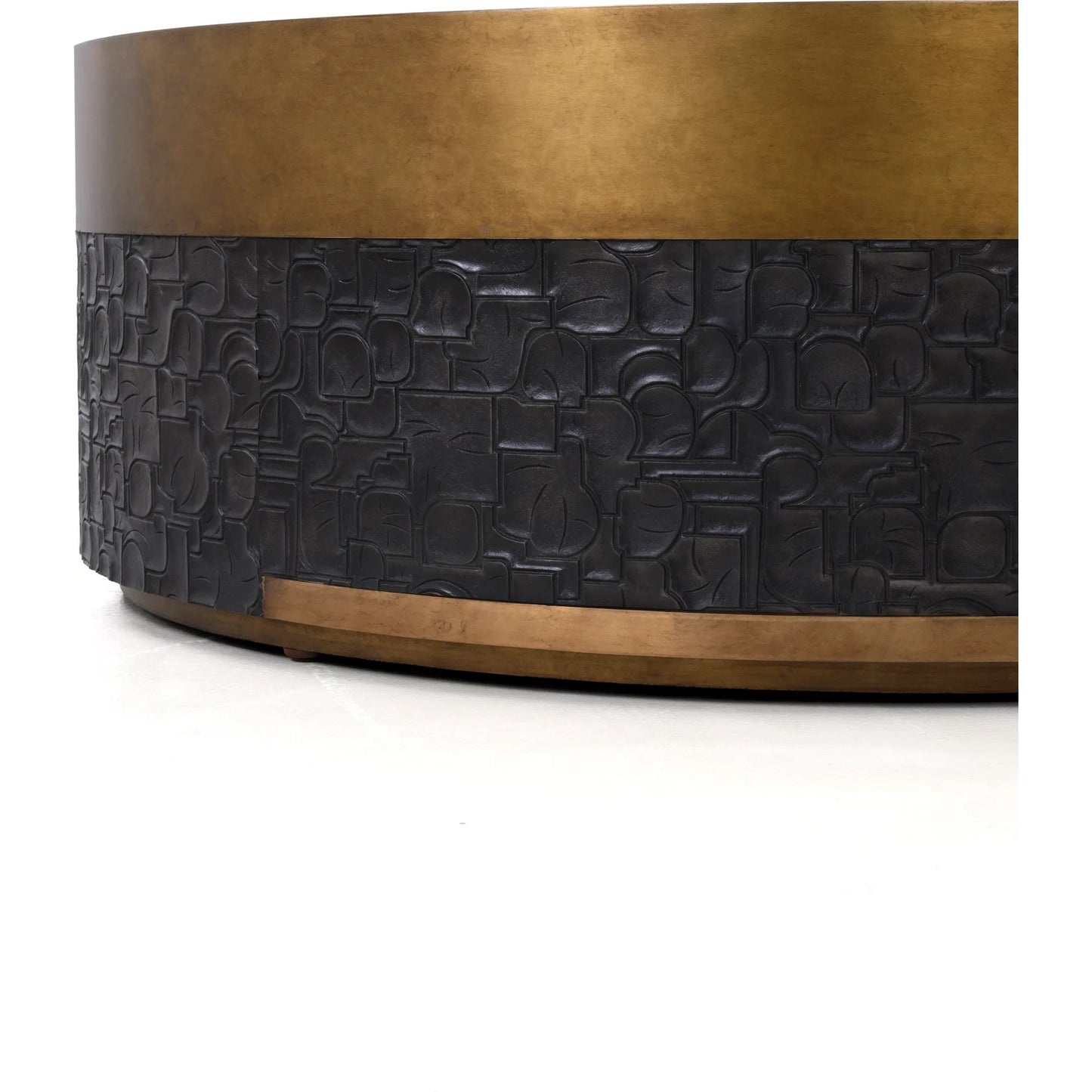 007 SI-2239026 | Additional Silo | Alma Cocktail Table by Maitland-Smith in black, antique brass. Made from unique in a unique style.