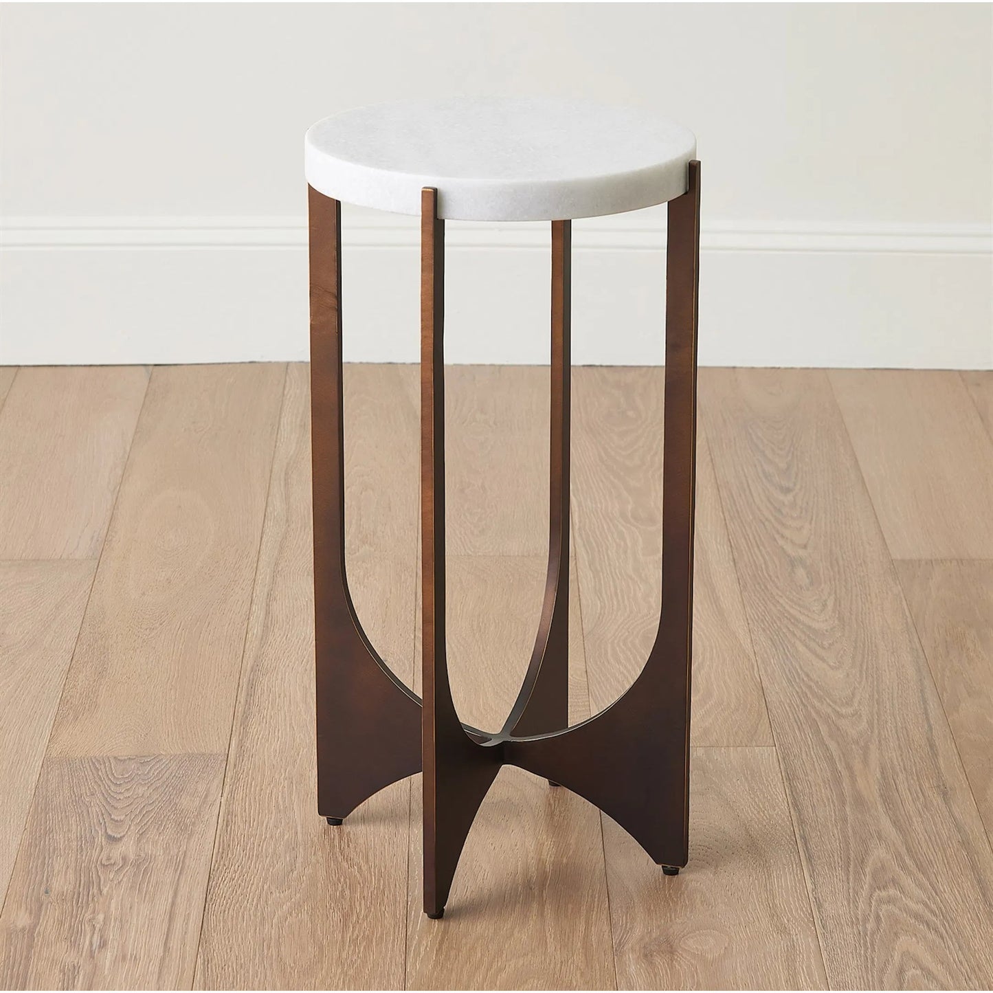 004 SI-2324547 | Unknown | Tempest Table by Global Views in bronze and marble. Made from unique in a unique style.