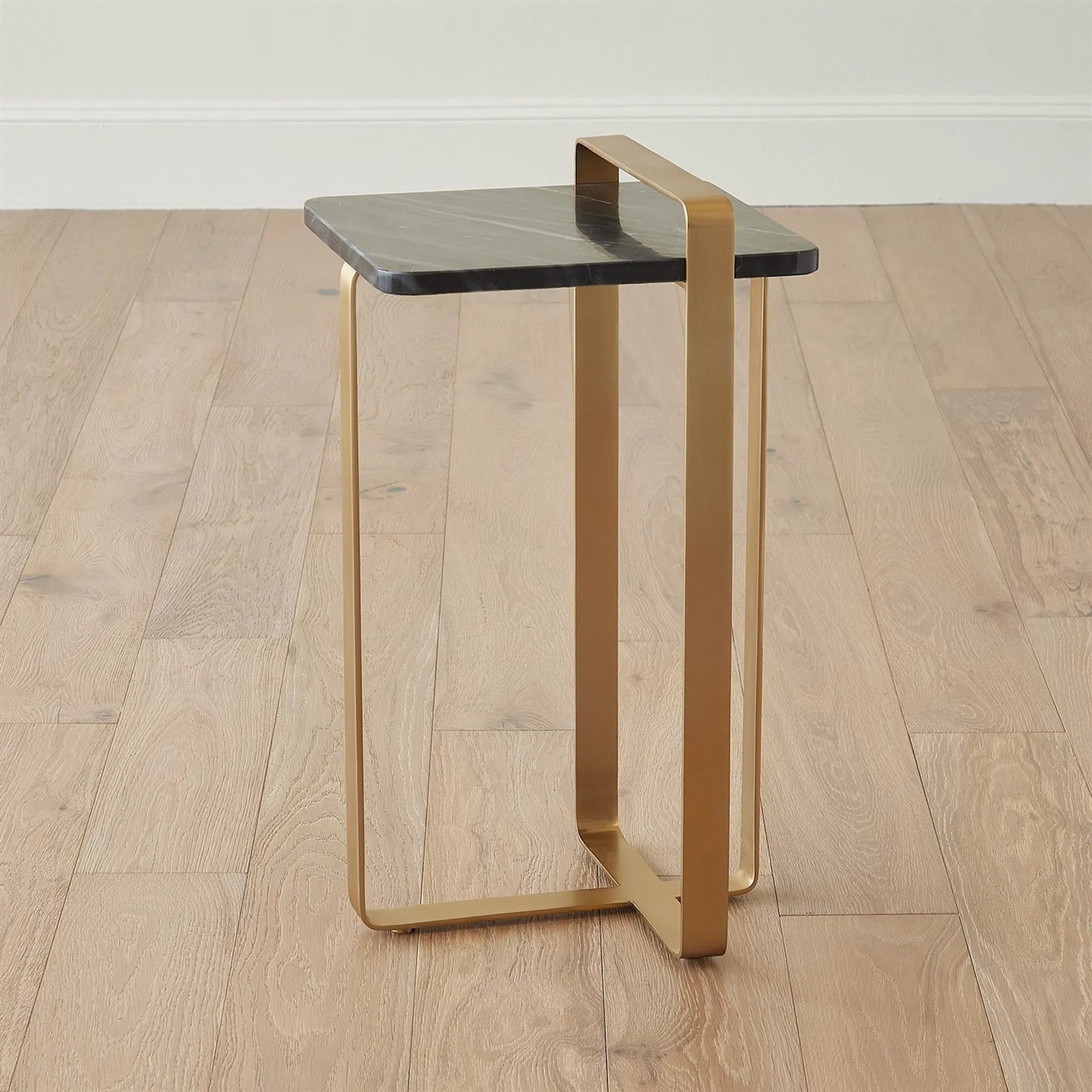 002 SI-2323490 | Lifestyle | Edit End Table by Global Views in marble. Made from unique in a modern style.