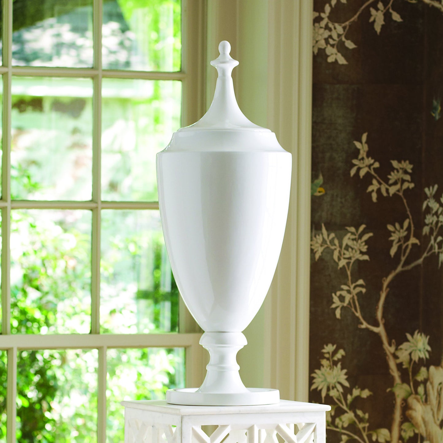 002 SR-701350 | Lifestyle | Grande Urn with Lid by Global Views. Made from ceramic in a transitional style.