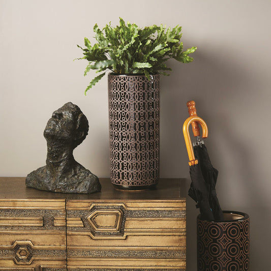 Gazing by Global Views. Made from cast iron in a transitional style.