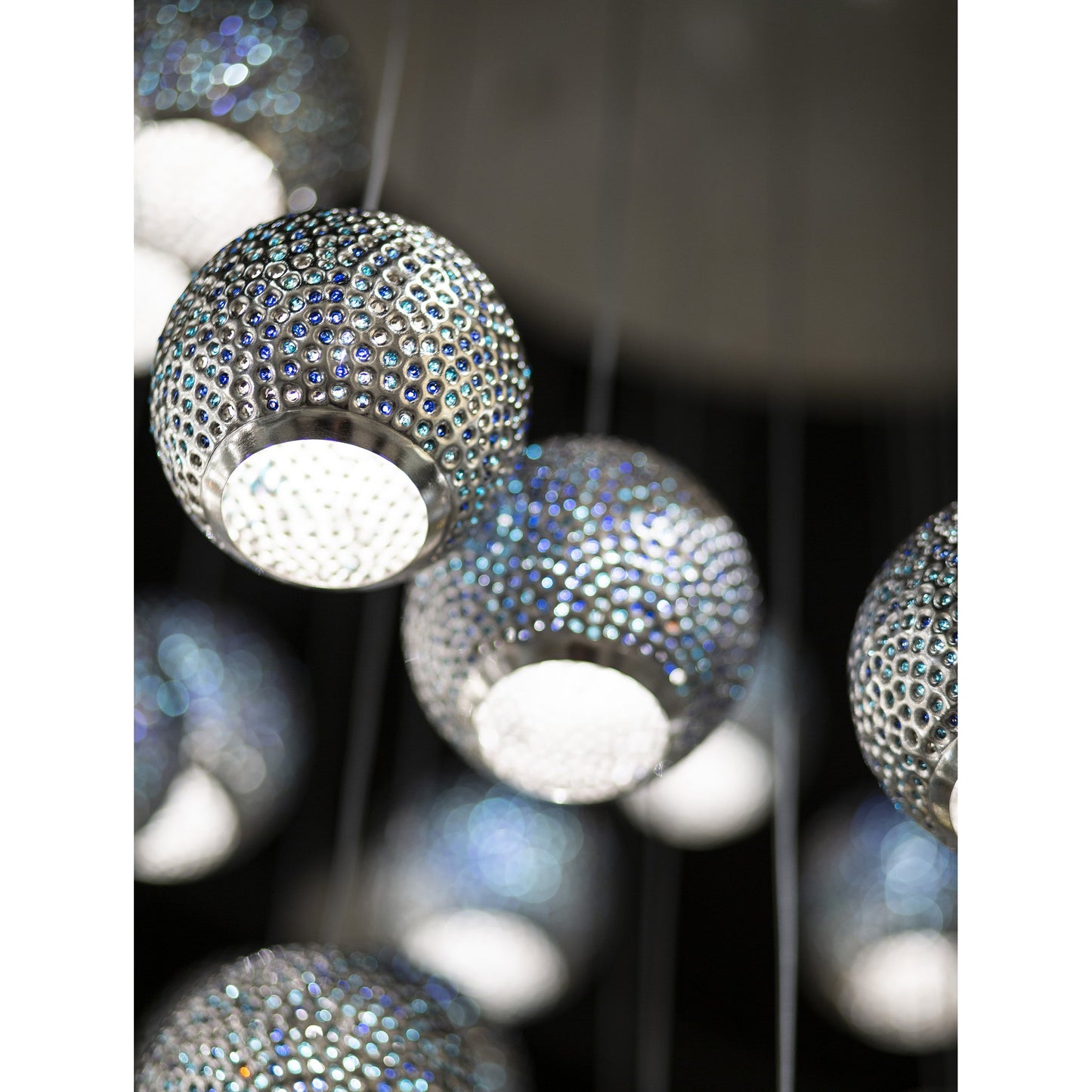 021 SR-890125 | Lifestyle | Giro Pendant by Currey and Company in painted silver, nickel, blue. Made from metal, glass bead in a modern style.