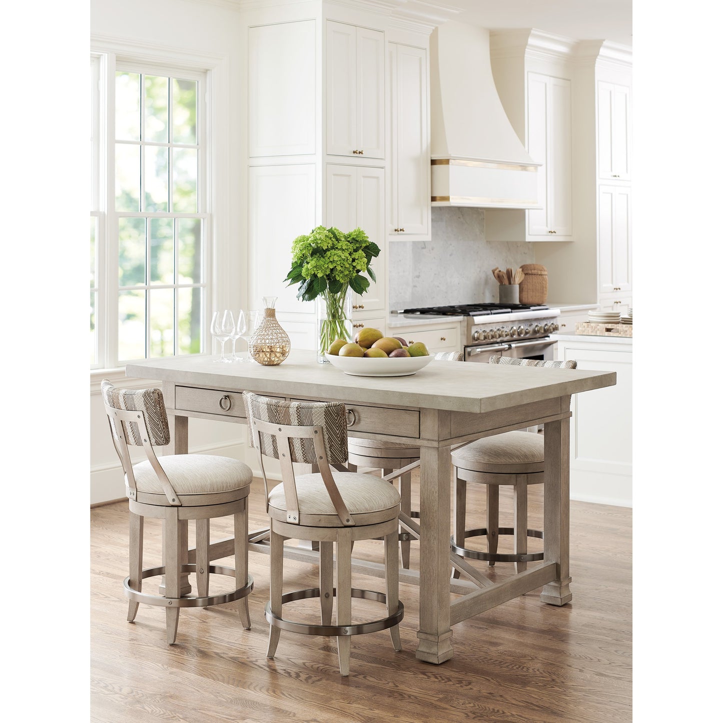 003 SR-835000 | Lifestyle | Seaboard Bistro by Barclay Butera. Made from unique in a cottage & farmhouse style.