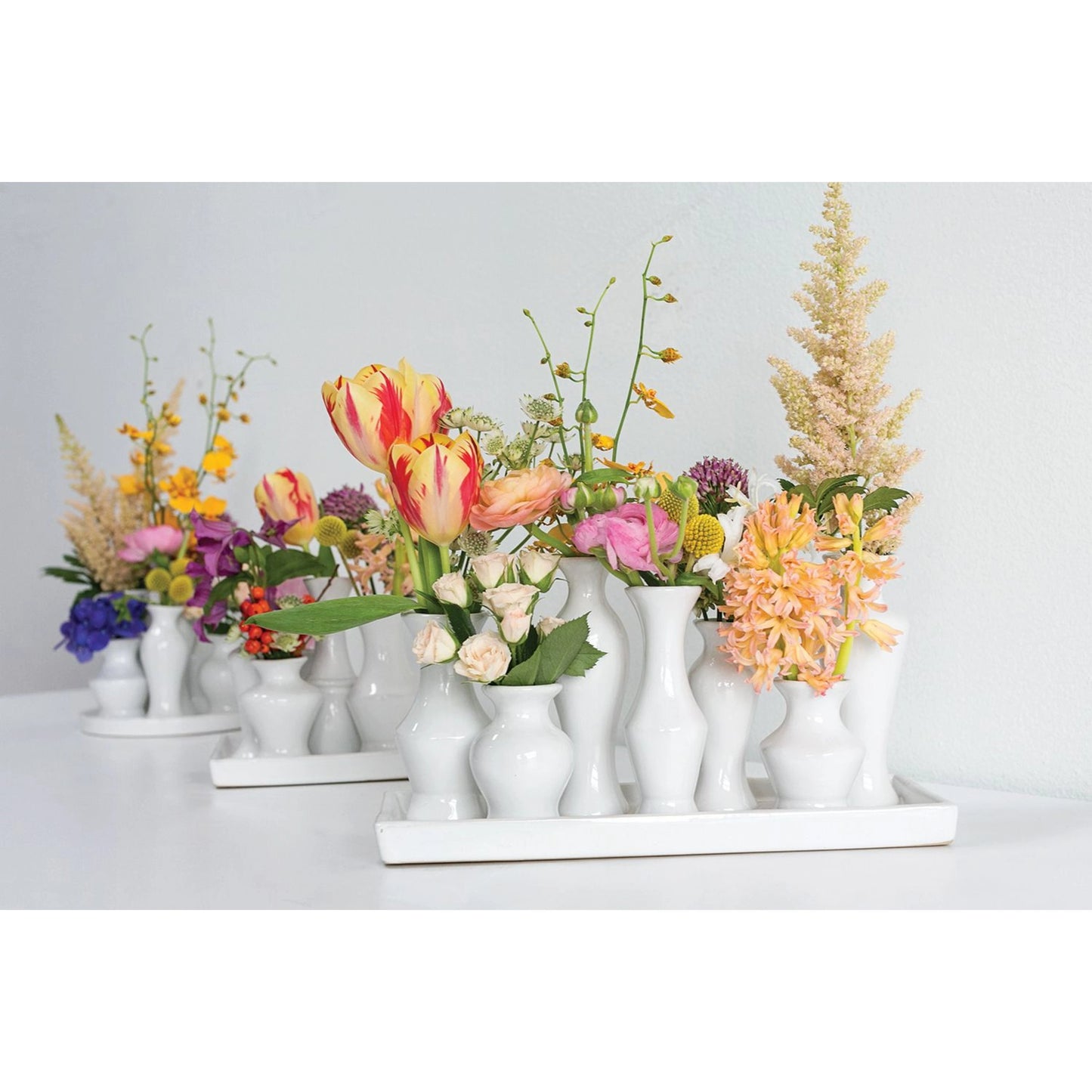 002 SI-2083291 | Lifestyle | Chic Vase by Accent Decor in white. Made from ceramic in a modern style.