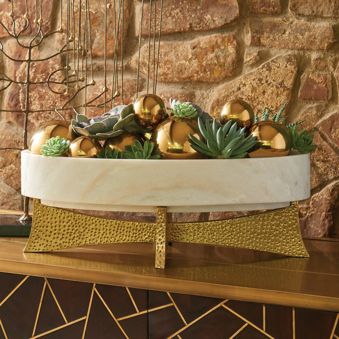 003 SR-701525 | Lifestyle | Lax Oval Bowl by Global Views in brass. Made from plywood, white marble, brass sheet in a eclectic & global style.