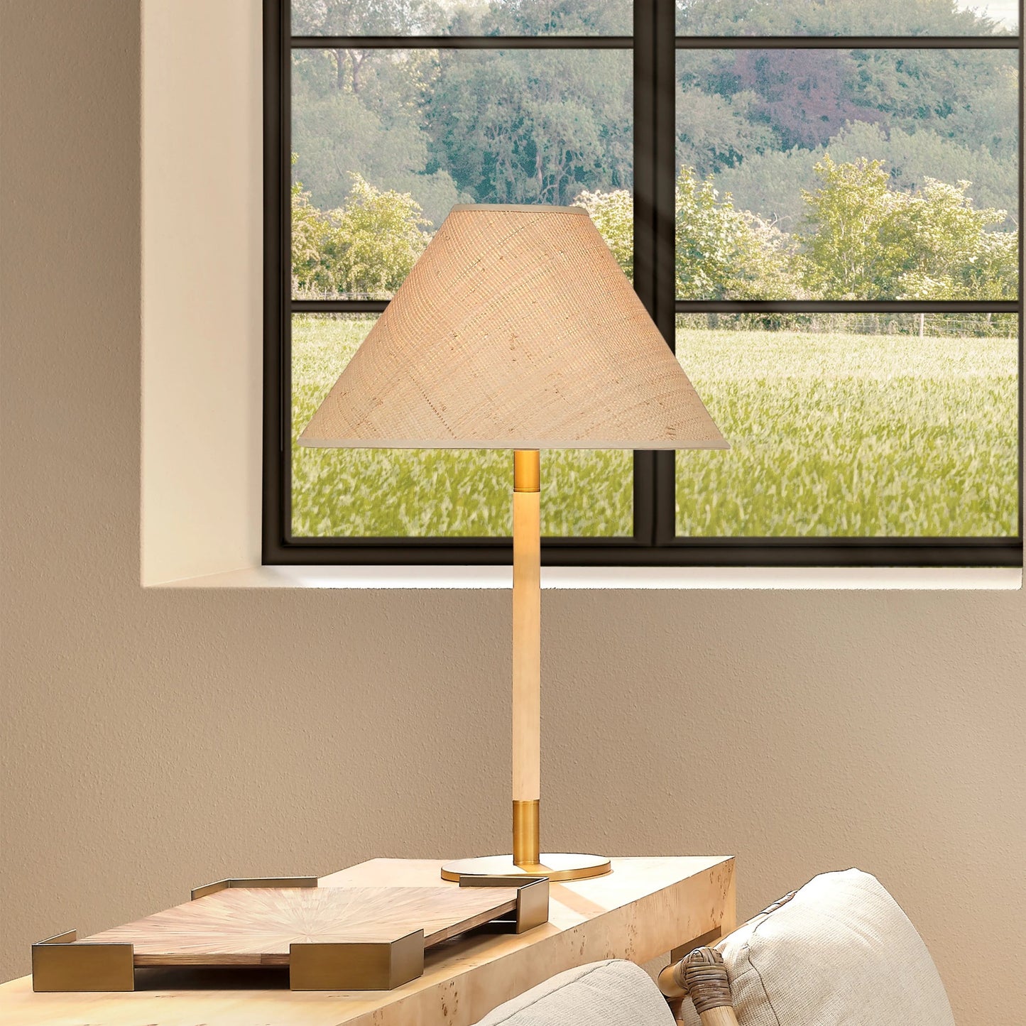 004 SI-2146427 | Lifestyle | Morgana Table Lamp by Jamie Young in natural & antique brass. Made from rubber wood, metal: iron in a modern style.