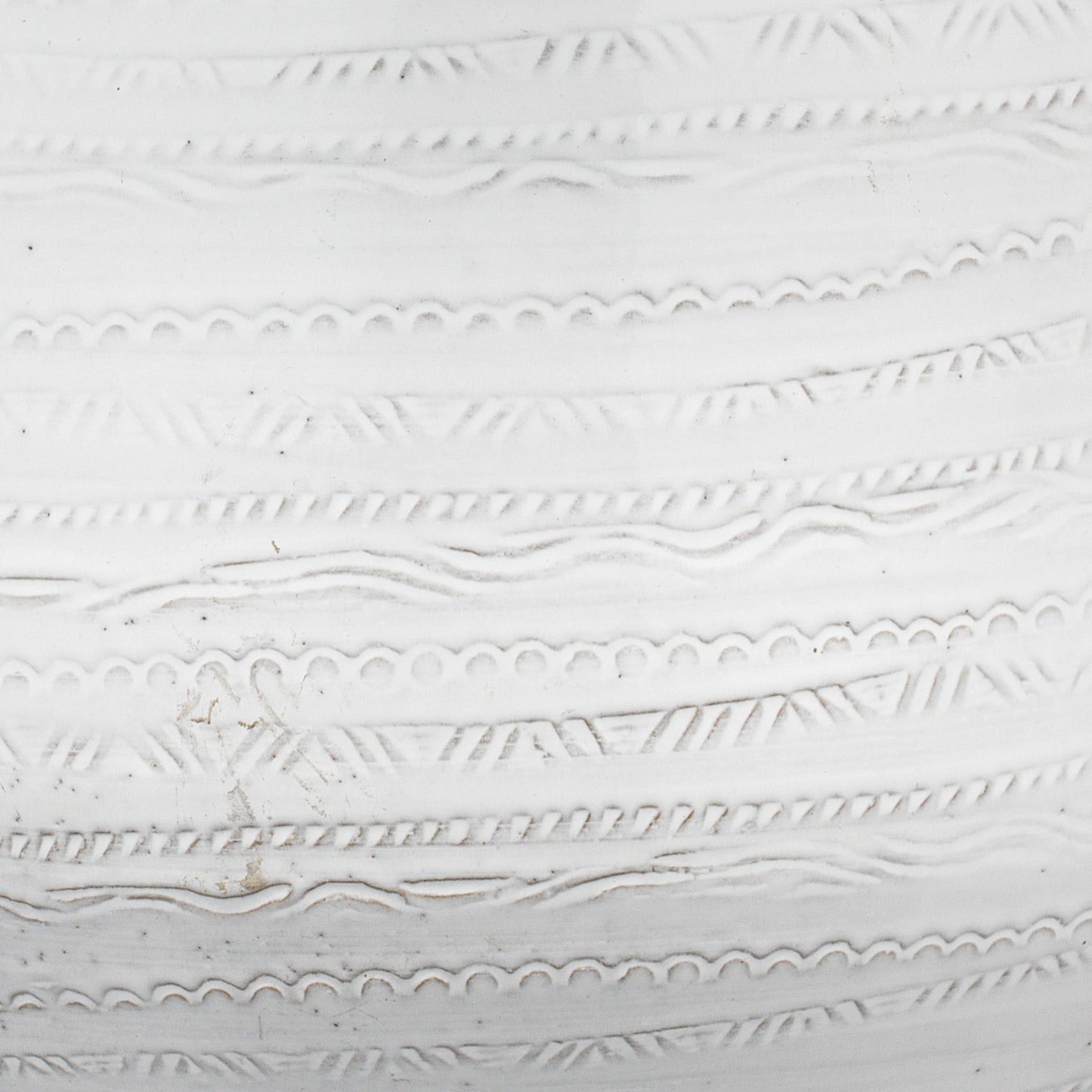 004 SR-708105 | Closeup | Trace Table Lamp by Jamie Young in white. Made from ceramic in a coastal style.
