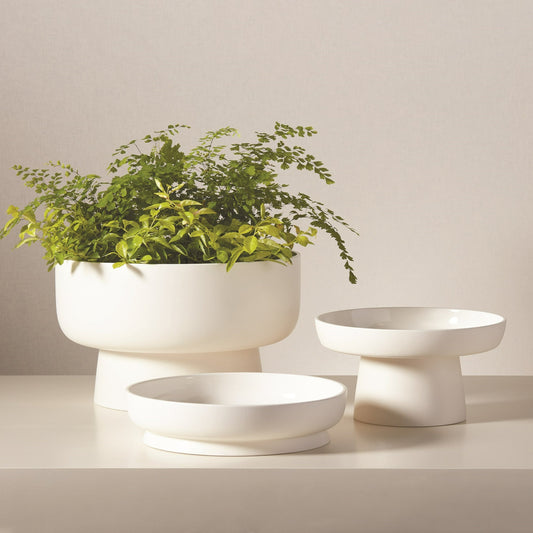 Encircle Tazza by Global Views in chalk. Made from ceramic in a modern style.