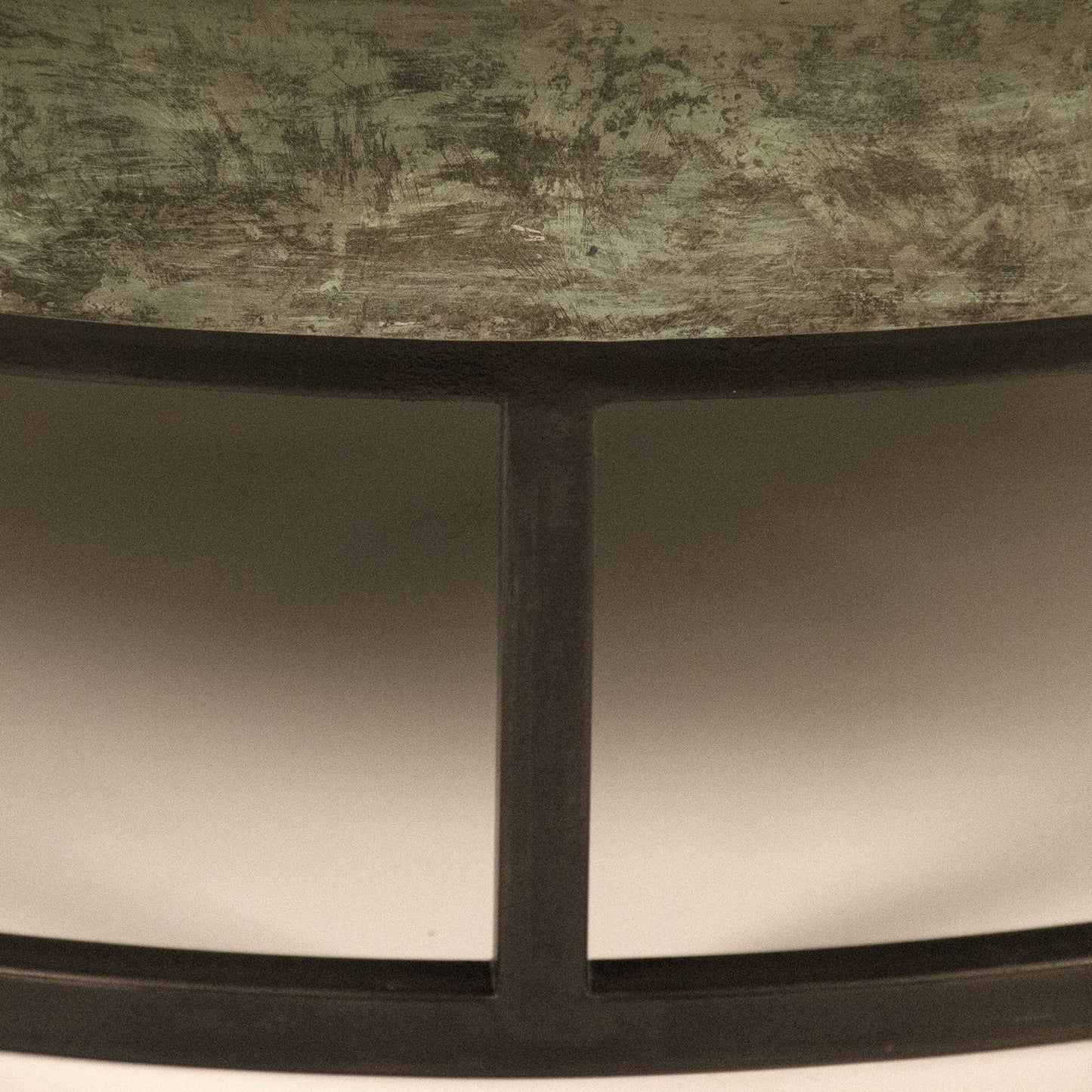 007 SR-900348 | Closeup | Metal Coffee Table by Zentique in distressed rustic bronze and metal. Made from metal in a eclectic & global style.