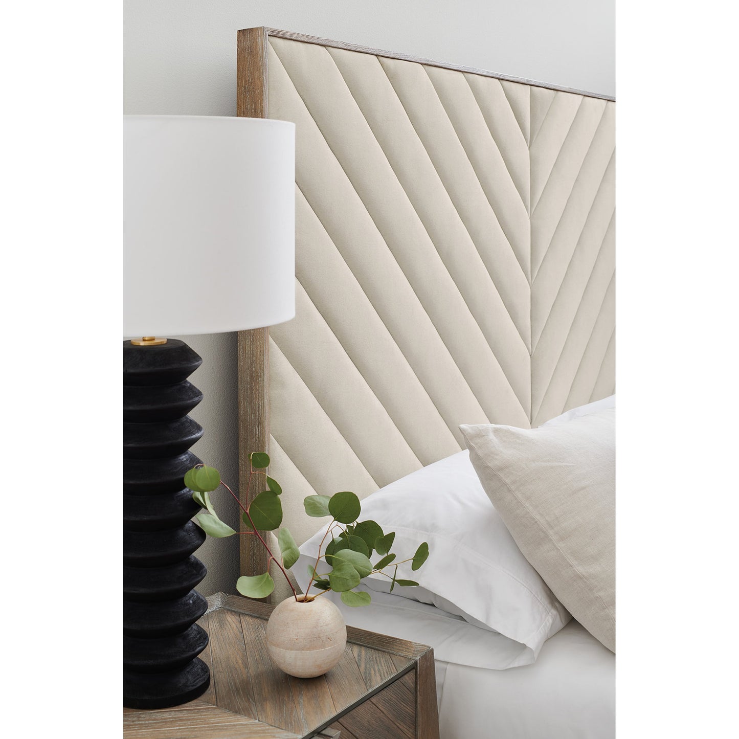 010 SR-845808,SR-845809 | Lifestyle | Meet U In the Middle Bed by Caracole. Made from ash in a modern style.