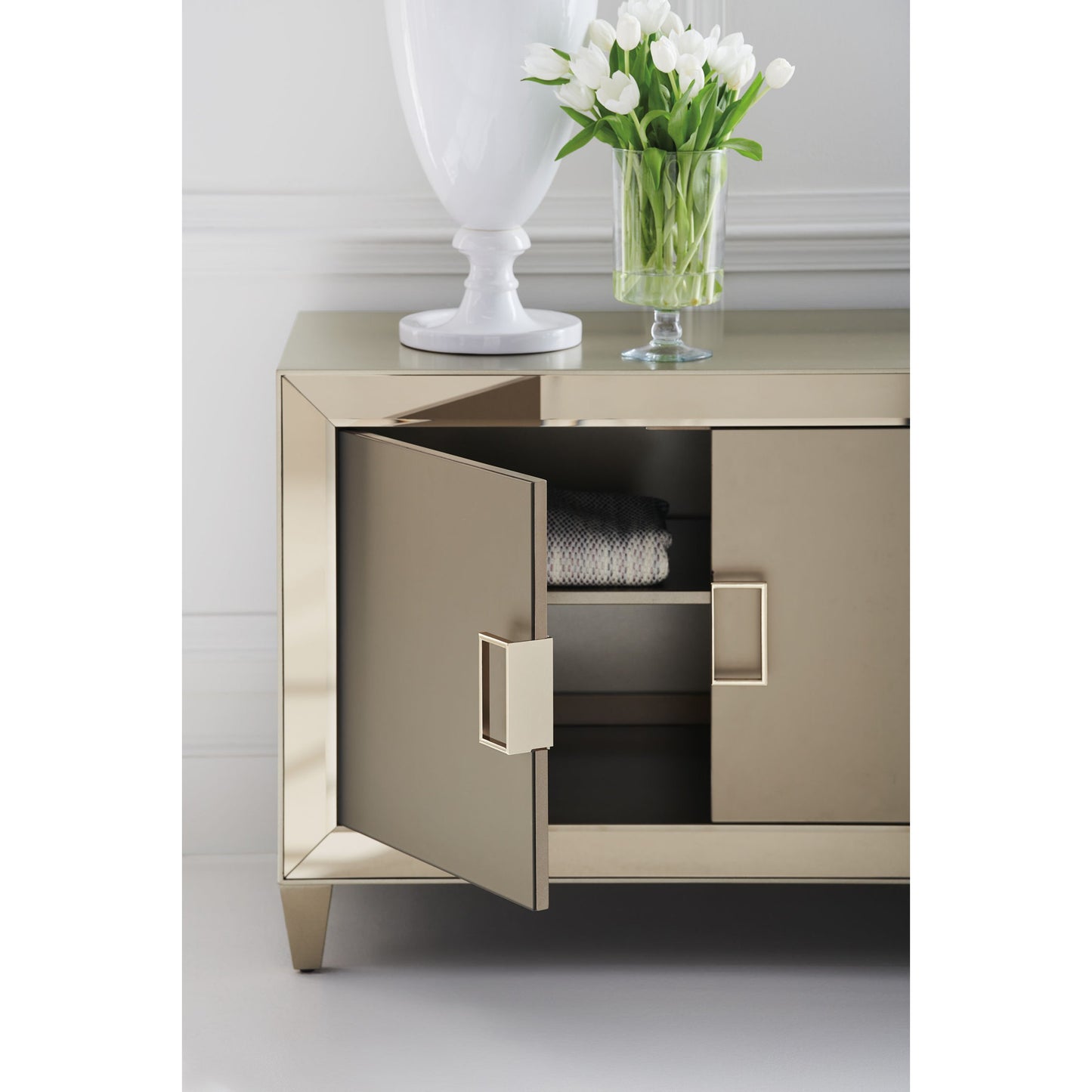 004 SR-783847 | Lifestyle | Media Mogul by Caracole in golden shimmer, bronze and golden shimmer. Made from birch, maple in a transitional style.