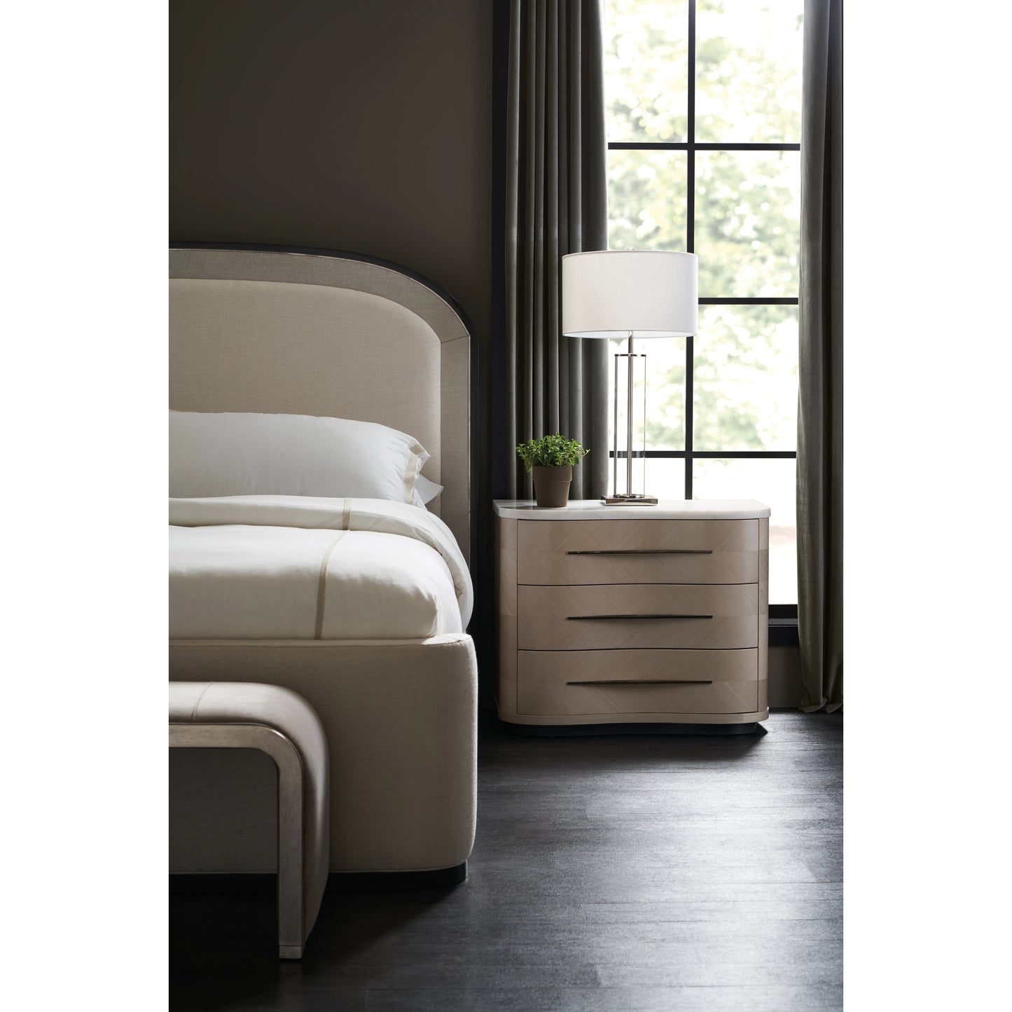 005 SI-1955749 | Lifestyle | Nomadic by Caracole in bronze, white, marble and moonstone, seal skin. Made from birch, marble, koto in a modern style.