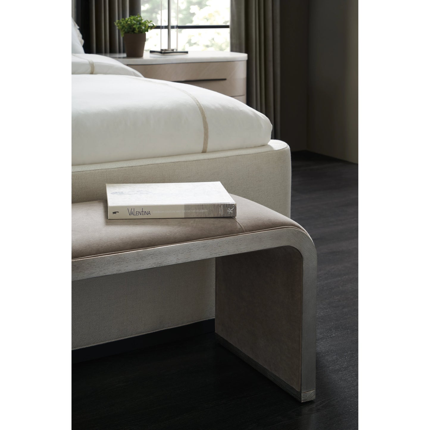 005 SI-1955752 | Lifestyle | Traverse by Caracole in taupe, silver and silver driftwood. Made from ash, ash in a modern style.