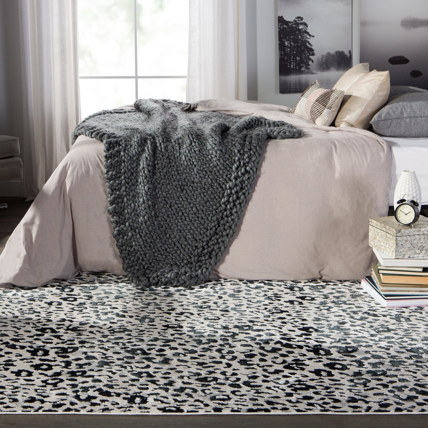 008 SR-816281 | Lifestyle | Catalyst CTY07 Rug by Jaipur Living in gray, black. Made from 35% metallic polyester, polypropylene, 30% polyester in a unique style.