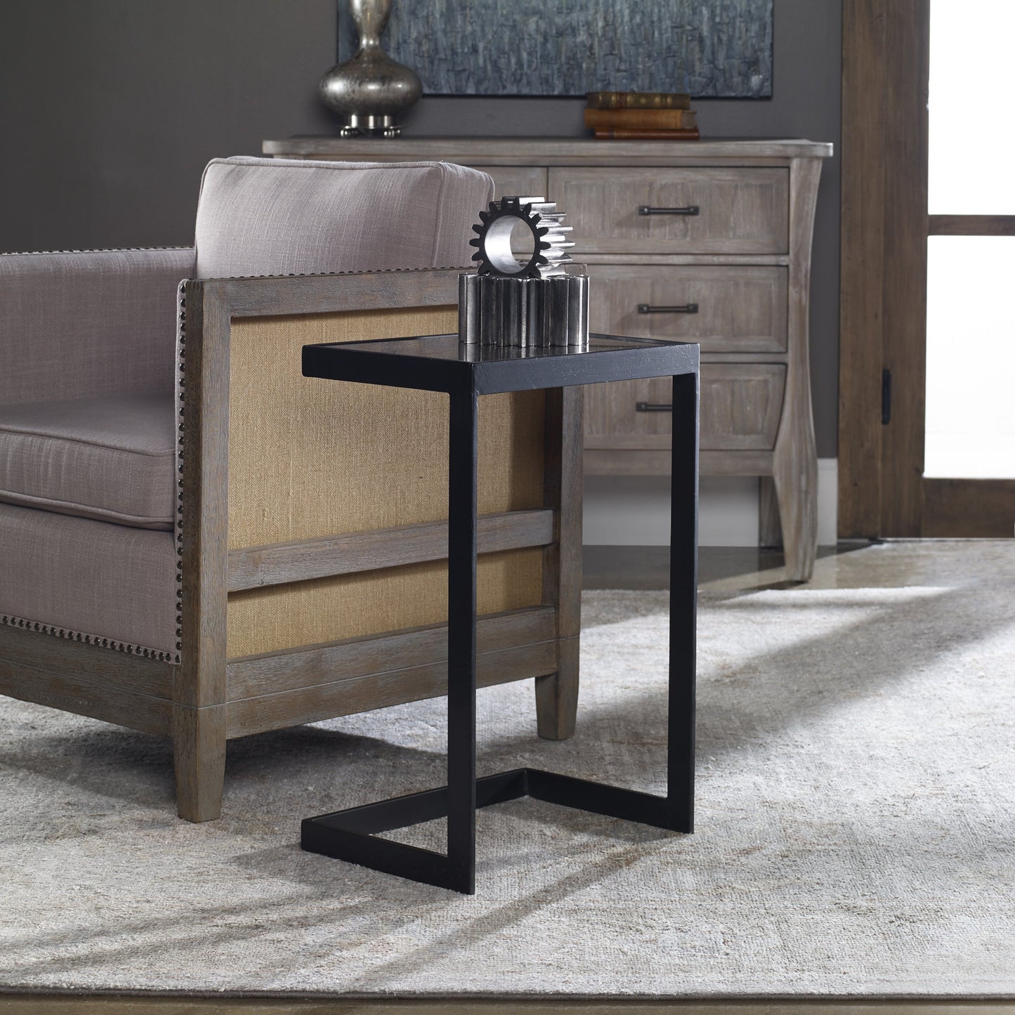 007 S-253171 | Additional Silo | Windell Cantilever Side Table by Uttermost. Made from iron, mirror in a modern style.