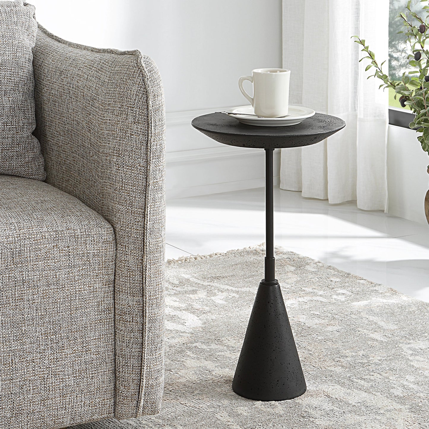 006 SI-1981349 | Lifestyle | Midnight Accent Table by Uttermost in black. Made from black marble polymer, steel in a modern style.