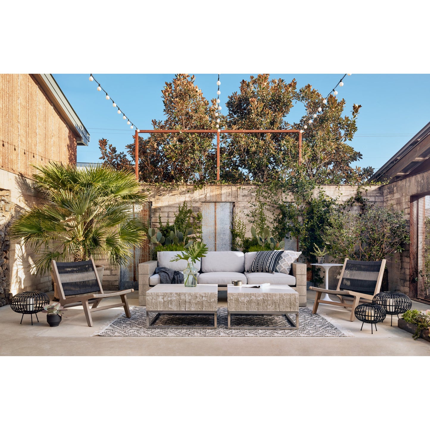 025 SR-809911 | Lifestyle | Julian Outdoor Chair by Four Hands. Made from 100% olefin, solid fsc®-certified teak, 100% polypropylene in a modern style.