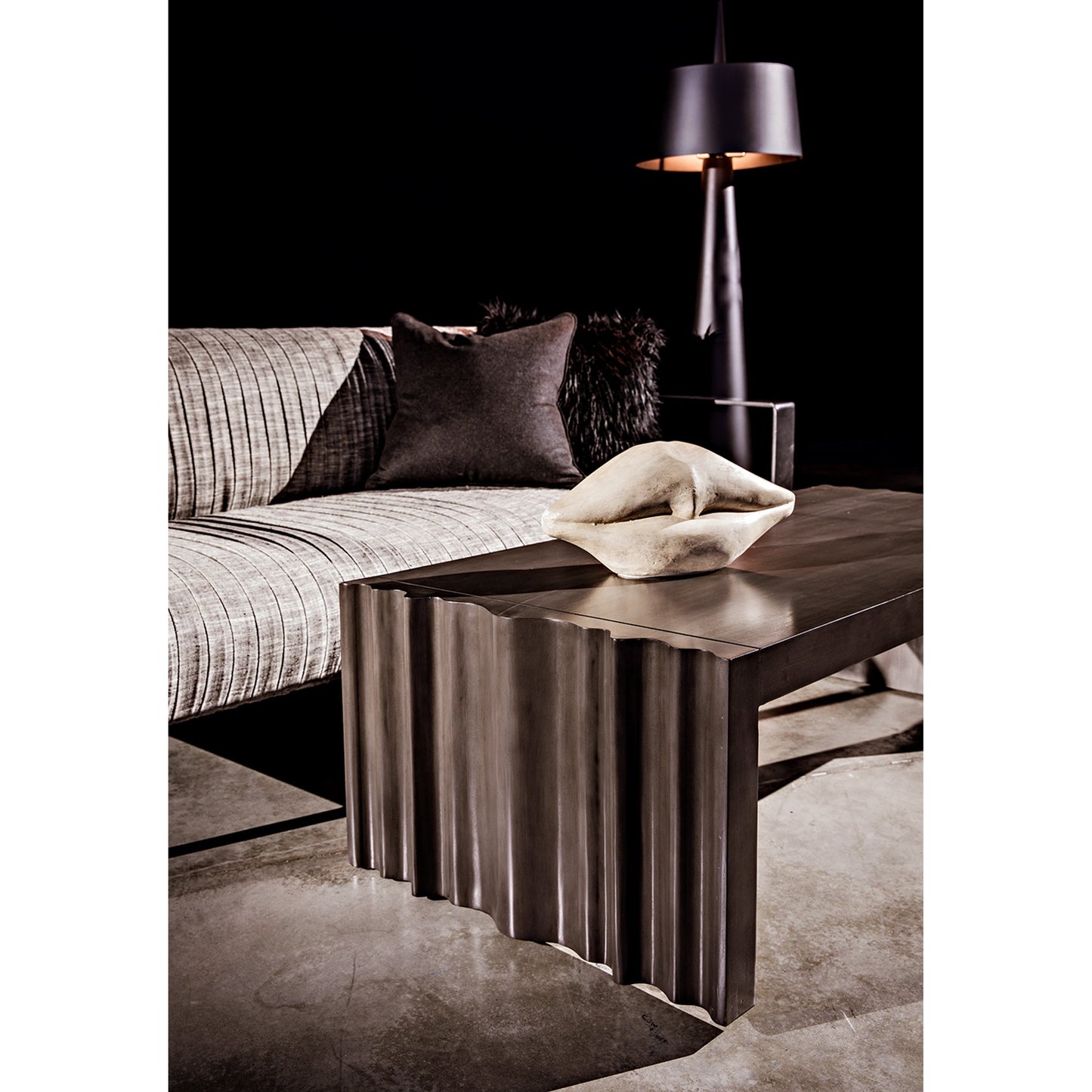 004 SI-1707257 | Lifestyle | Moray Floor Lamp by Noir in black metal. Made from metal in a eclectic & global style.