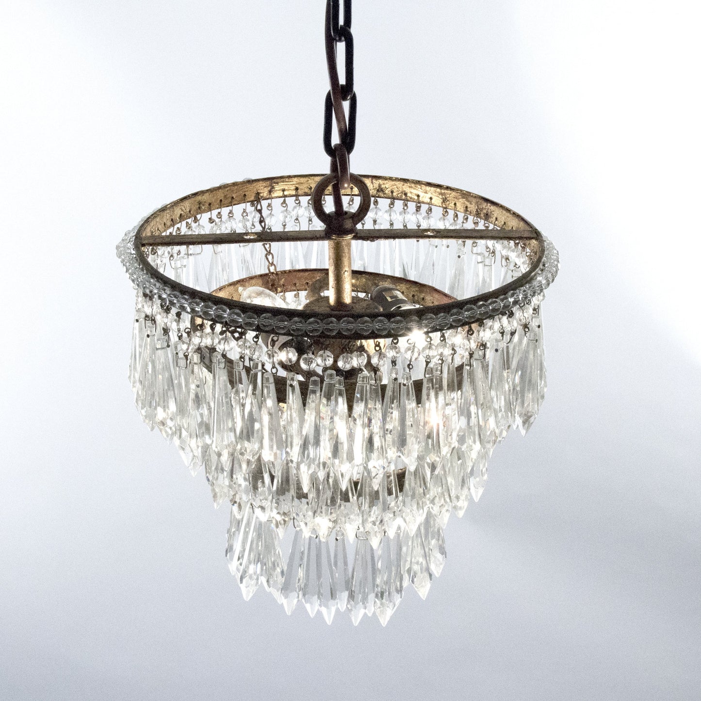 004 S-336559 | Lifestyle | Ancil Chandelier by Zentique in copper hardware and crystal, copper. Made from crystal, copper in a traditional style.