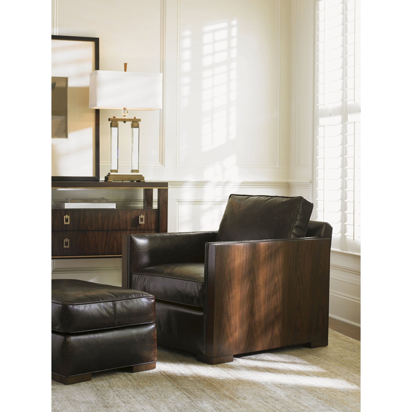003 SR-835321 | Lifestyle | Edgemere Leather Ottoman by Lexington in brown leather. Made from unique in a modern style.
