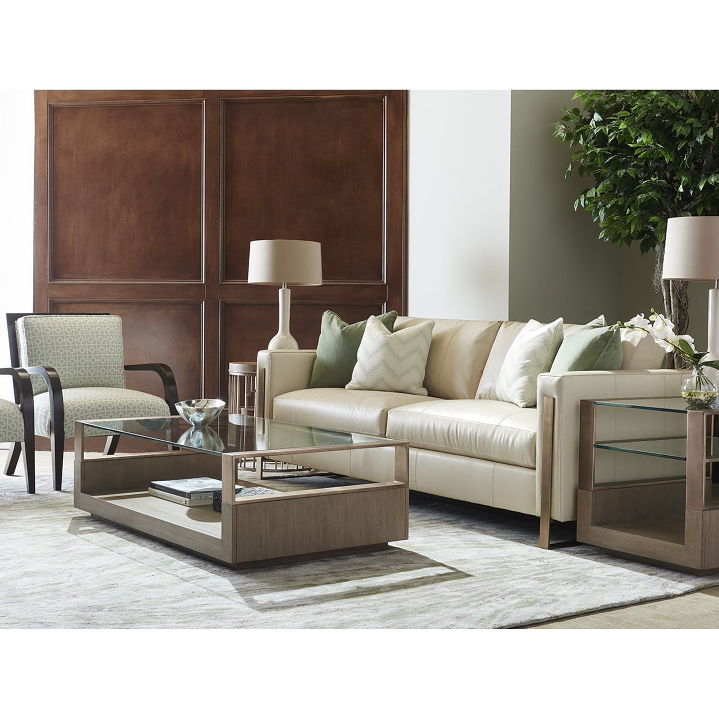 003 SR-835567 | Lifestyle | Nob Hill Leather Sofa by Lexington. Made from unique in a modern style.