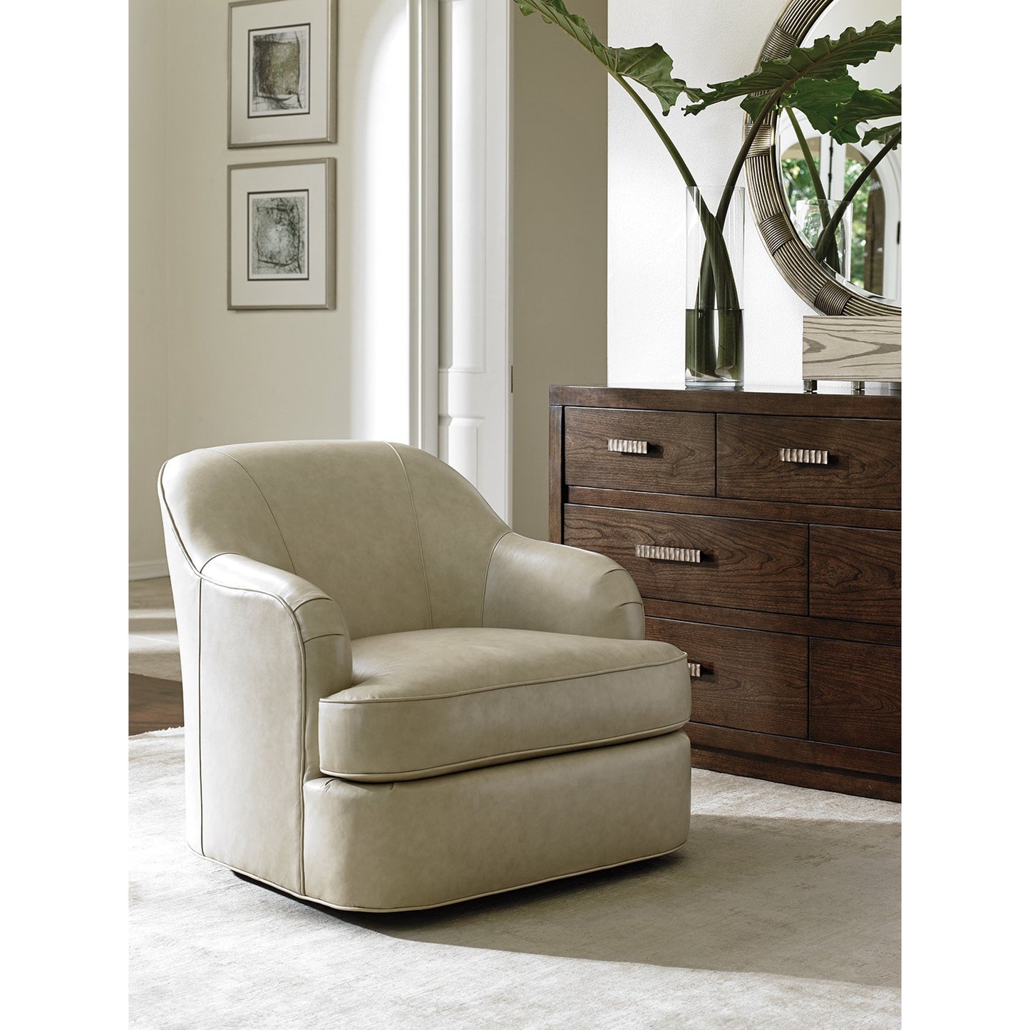 003 SR-835076 | Lifestyle | Alta Vista Leather Swivel Chai by Lexington. Made from unique in a transitional style.