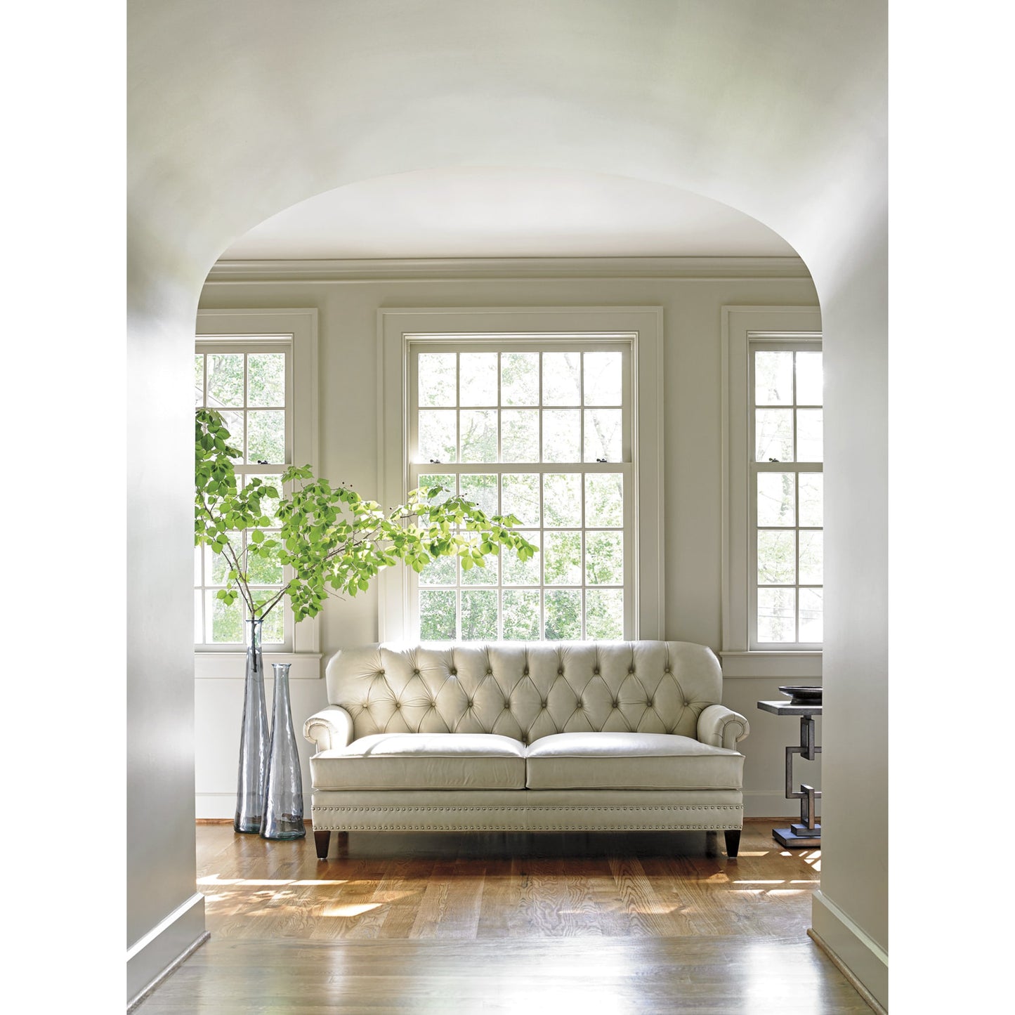 003 SR-835431 | Lifestyle | Hillstead Leather Settee by Lexington in millstone. Made from unique in a traditional style.