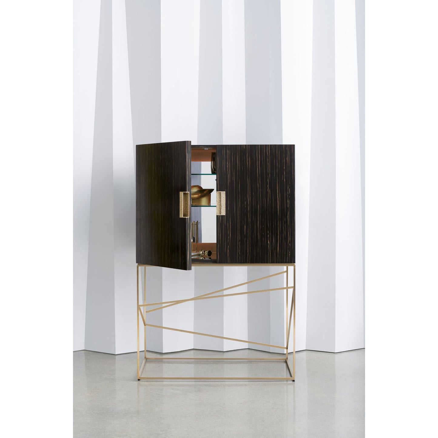 005 SR-770602 | Lifestyle | Edge Bar by Caracole in bronze, ebony, mirrored. Made from asian hardwood, engineered ebony in a transitional style.