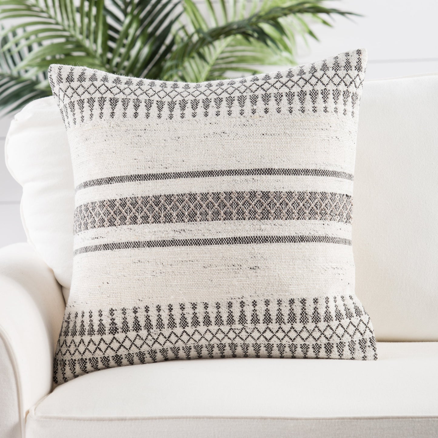 003 SR-699277,SR-699278 | Closeup | Peykan PEY02 Pillow by Jaipur Living in gray, ivory. Made from 100% viscose in a eclectic & global style.