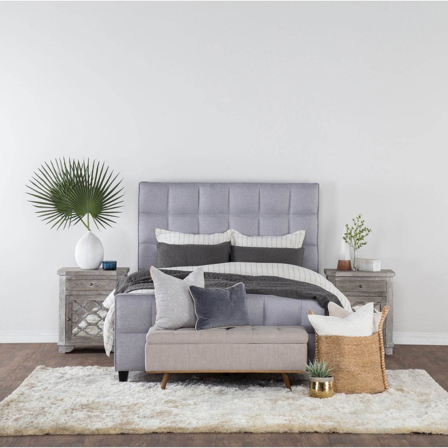 005 SR-897827 | Lifestyle | Stimpson Storage Bench by Kosas Home in french beige. Made from solid wood, upholstered in: 57% polyester, 25% viscose, 18% linen in a transitional style.