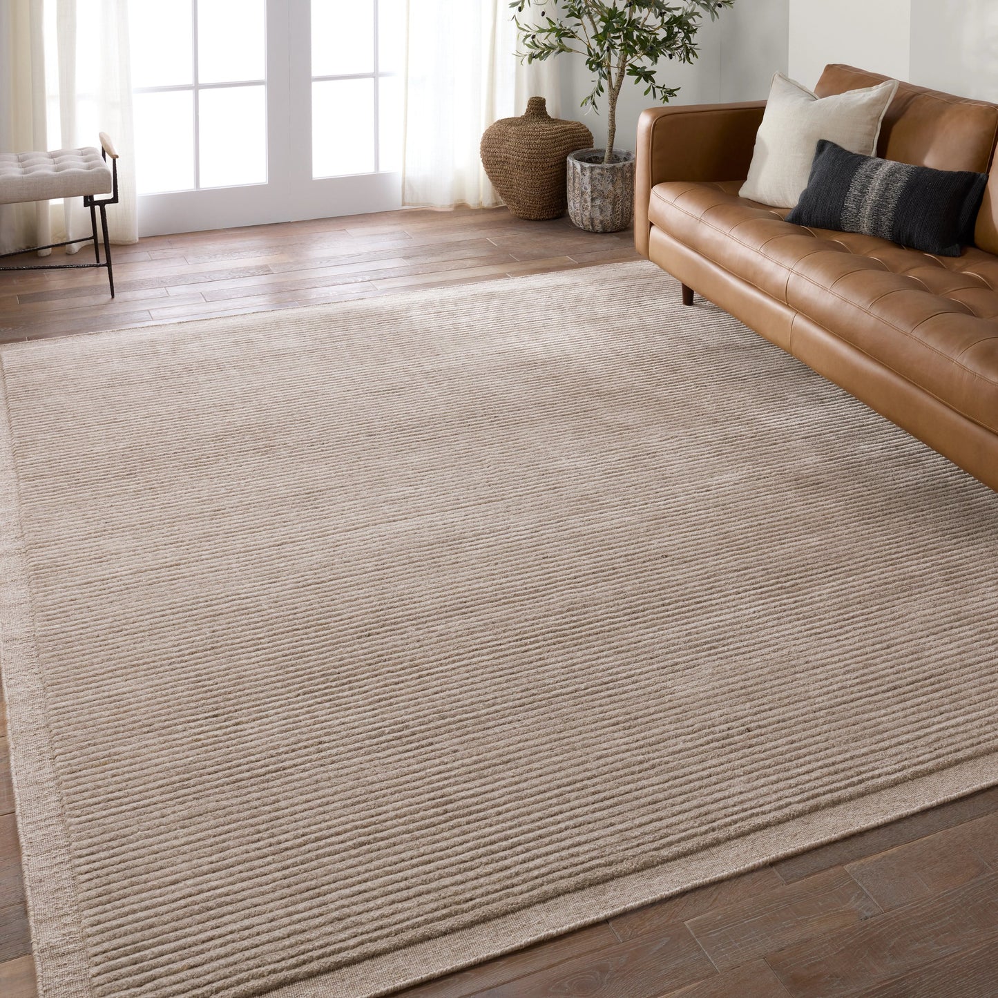 005 SI-1973776,SI-1973777,SI-1973778,SI-1973779,SI-1973781 | Lifestyle | Racka RAC02 Rug by Jaipur Living in light brown. Made from 100% pet yarn in a unique style.