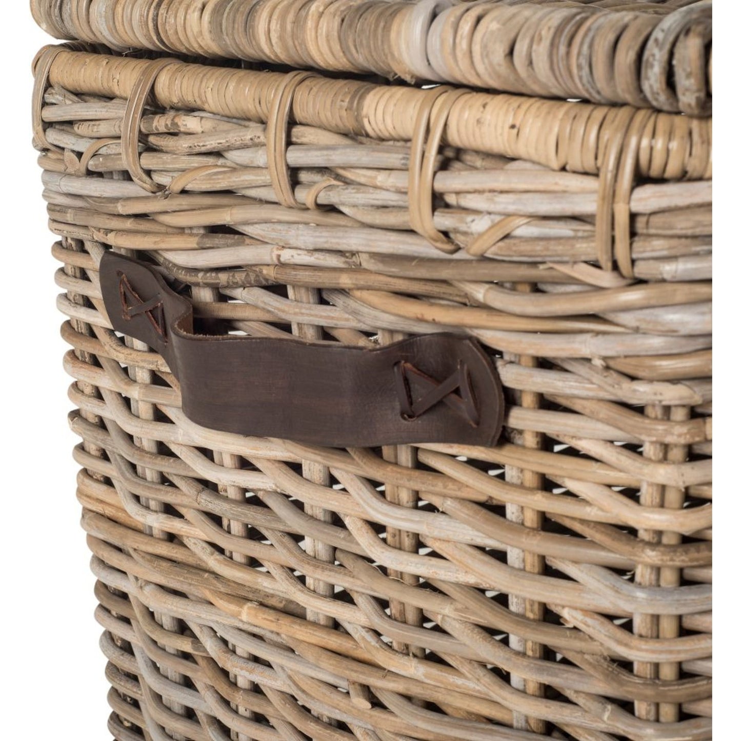 004 O-SAFAVIEH-SEA7021A | Closeup | Farmington Trunk by HedgeApple Essentials in gray. Made from kubu in a modern style.