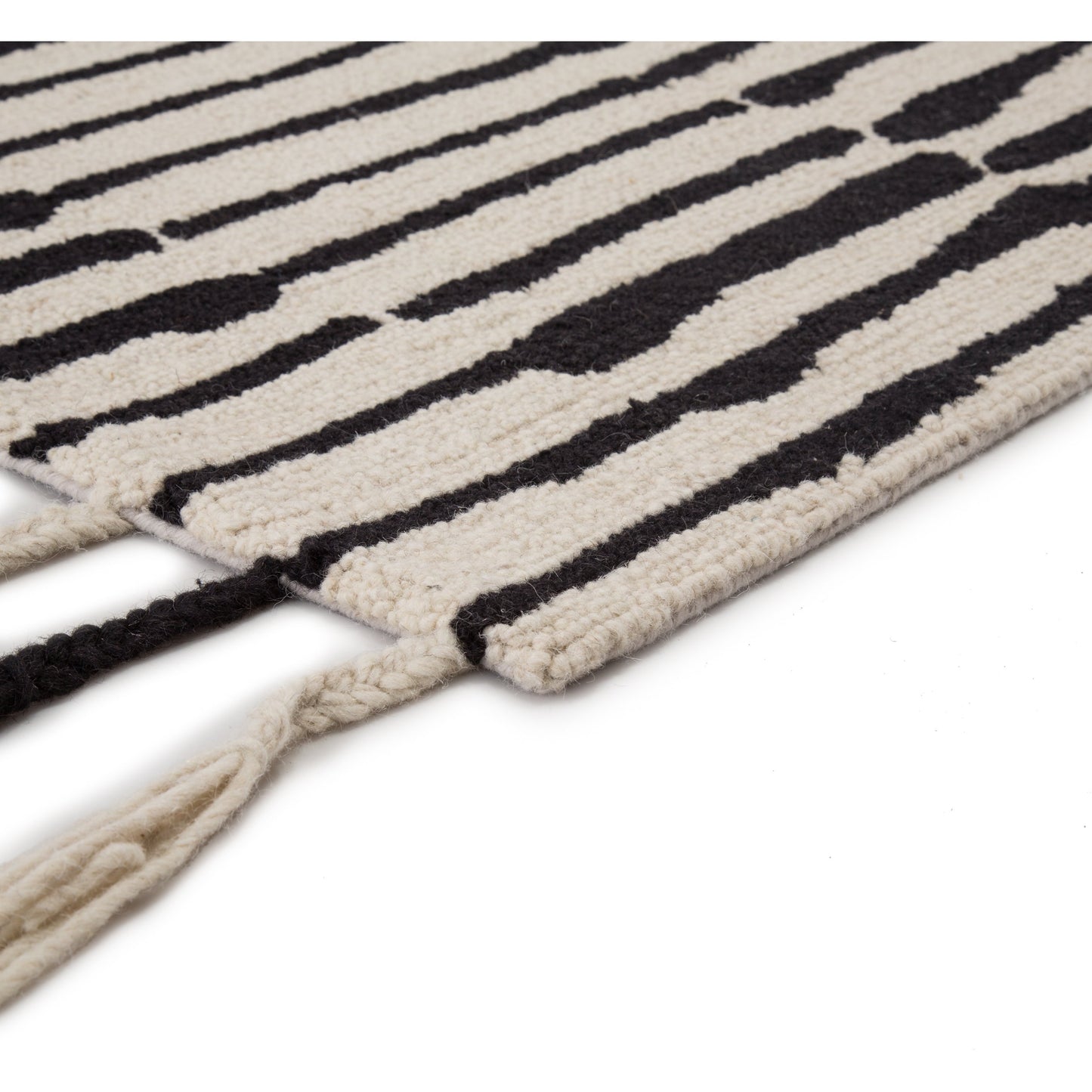 002 SR-783612,SR-783613,SR-783614,SR-783615 | Closeup | Vera by Nikki Chu VNK08 Rug by Jaipur Living in black, ivory. Made from 100% wool in a unique style.