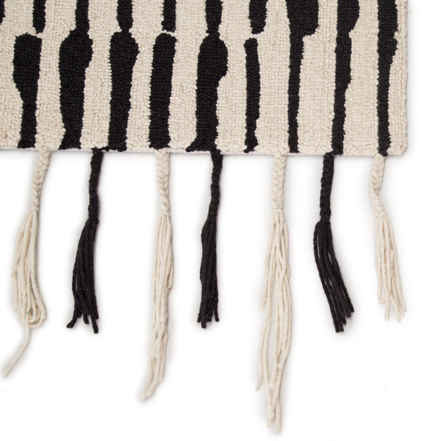 004 SR-783612,SR-783613,SR-783614,SR-783615 | Closeup | Vera by Nikki Chu VNK08 Rug by Jaipur Living in black, ivory. Made from 100% wool in a unique style.