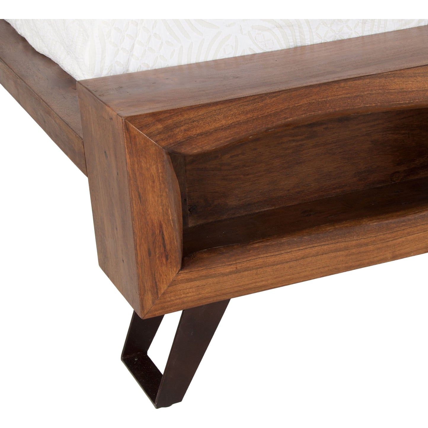 007 SR-877056,SR-877057 | Closeup | Nottingham Bed by World Interiors in brown and walnut, antique zinc. Made from acacia wood, iron in a rustic style.