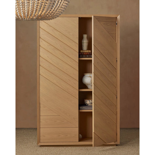 Wychwood Chandelier by Currey and Company in sugar white, sandstone, white. Made from wrought iron, wood, kraft paper twine in a modern style.