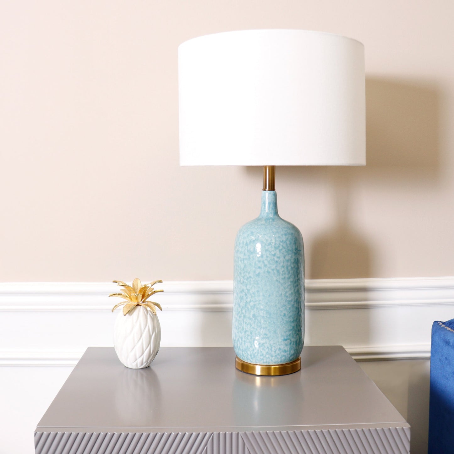 003 SR-785784 | Lifestyle | Tucson Table Lamp by Pasargad Home in gold and blue. Made from ceramic in a coastal style.