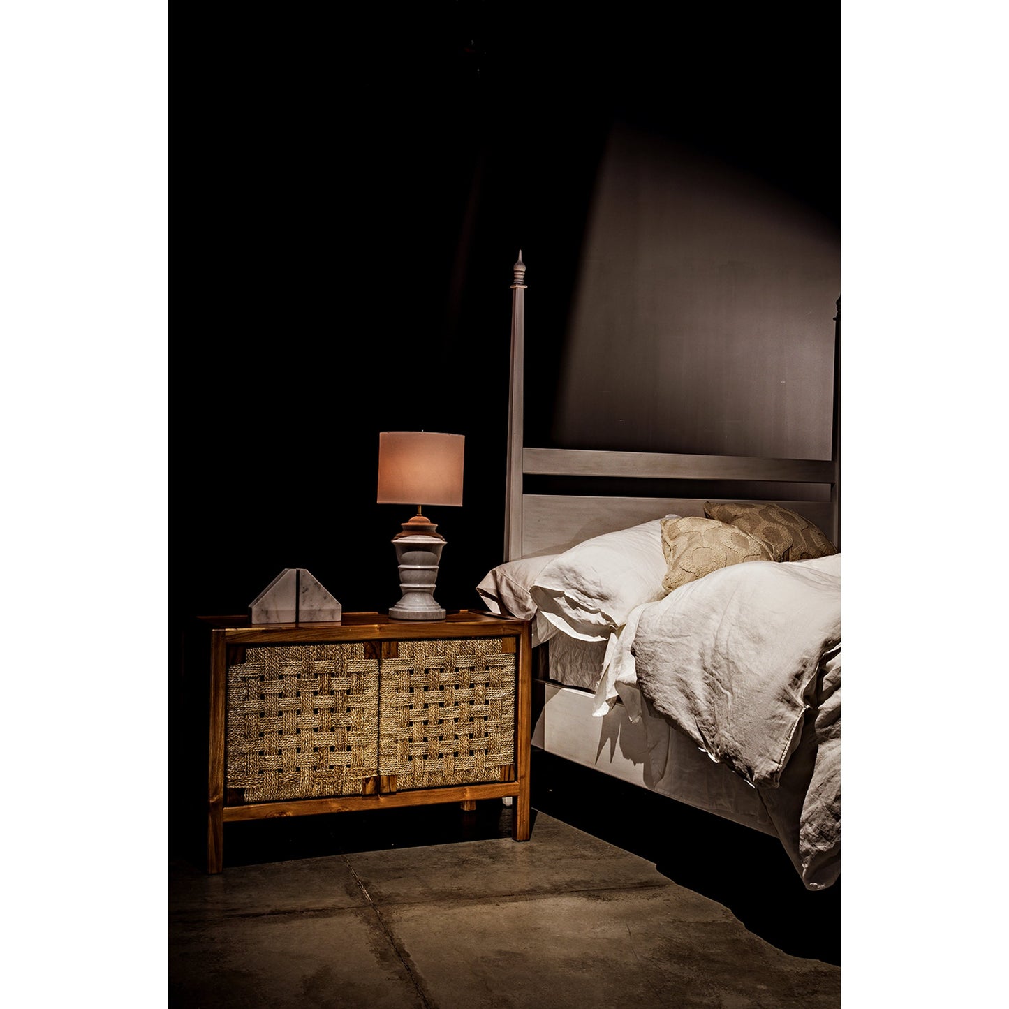 005 SI-2130218 | Lifestyle | Slide Bookends by Noir in natural. Made from bianco crown marble in a modern style.